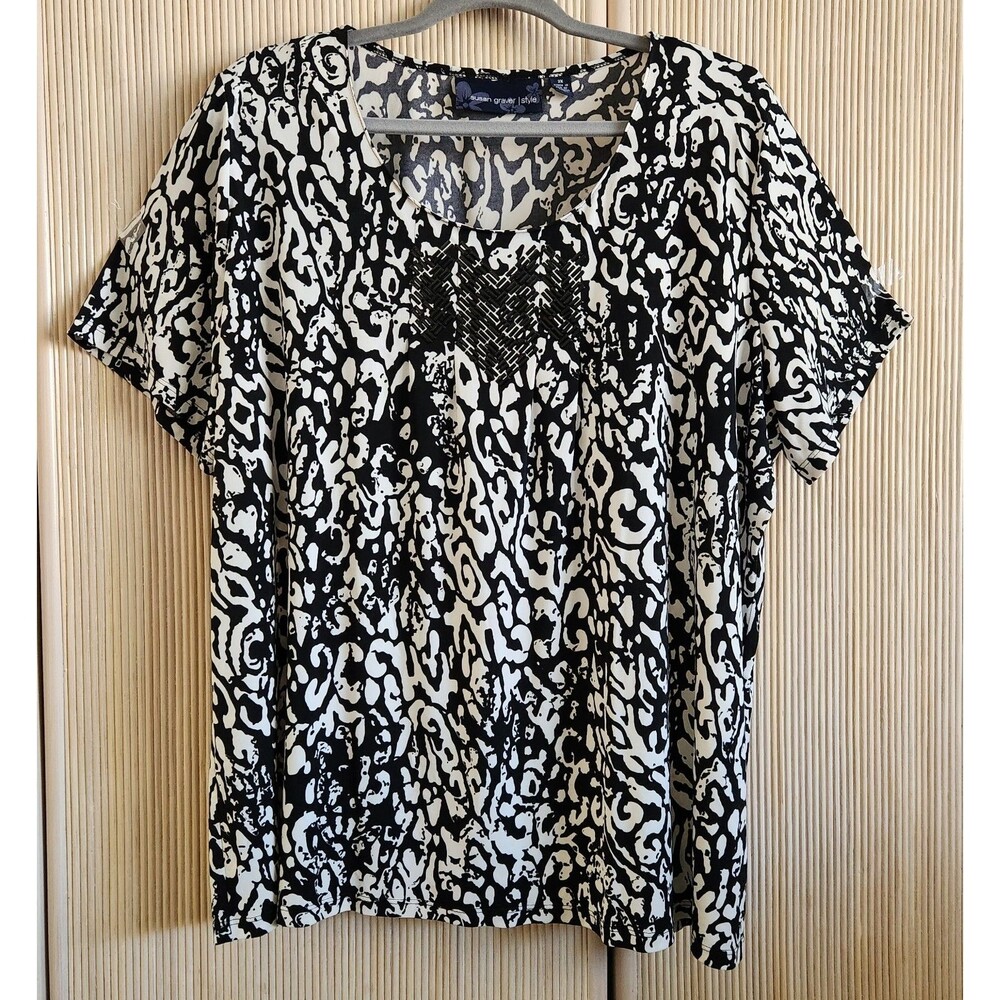 Susan Graver Women's Blouse Size 2X Pullover Black & White Animal Print Bling